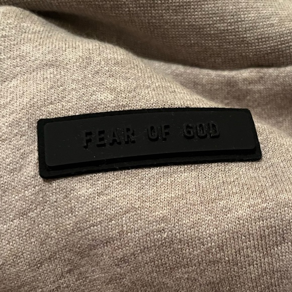 NWT Fear of God Essentials Crew Neck Sweatshirt - Picture 9 of 9